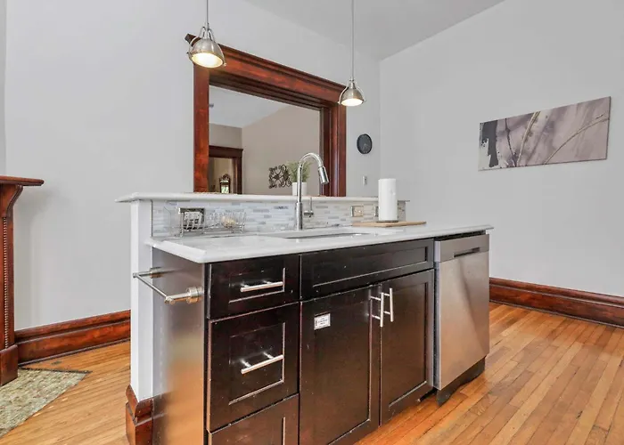 4 Bed Townhome Near Goodale Park *