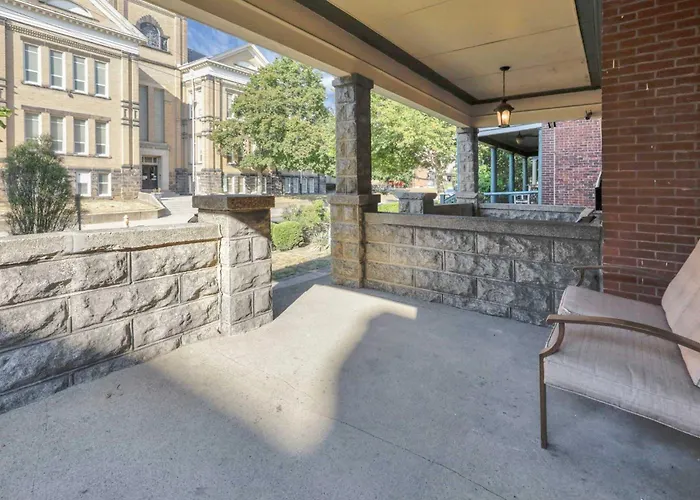 4 Bed Townhome Near Goodale Park *