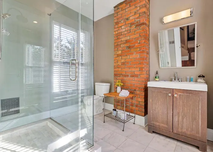 4 Bed Townhome Near Goodale Park *